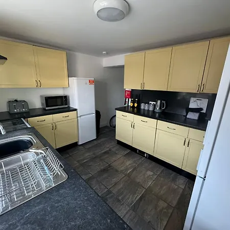 Woodman House- 7 Bed House Apartmán *