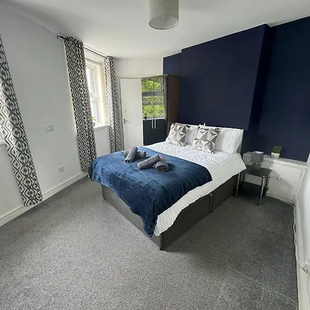 Woodman House- 7 Bed House