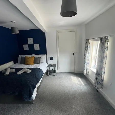 Apartment Woodman House- 7 Bed House *