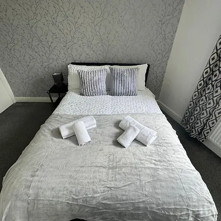 Apartment Woodman House- 7 Bed House *