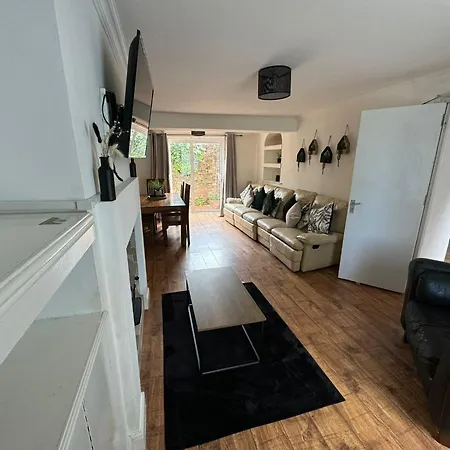 Apartment Woodman House- 7 Bed House *