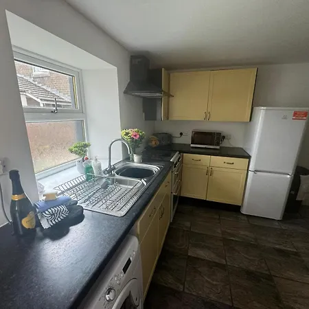 Woodman House- 7 Bed House Apartment *