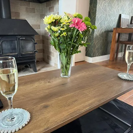 Woodman House- 7 Bedrooms - Sleeps 14 Appartement *