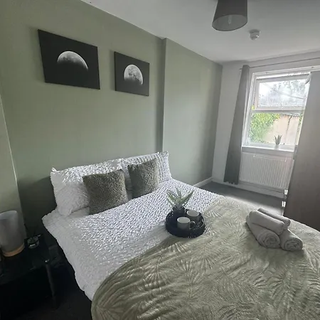Woodman House- 7 Bed House