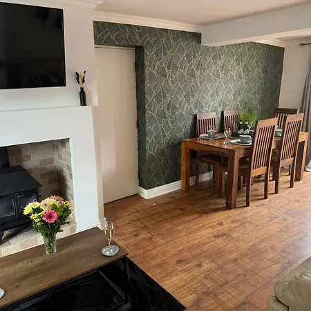 Woodman House- 7 Bed House *