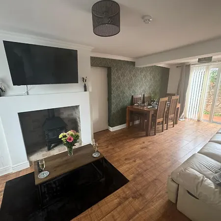 Woodman House- 7 Bed House Apartment *