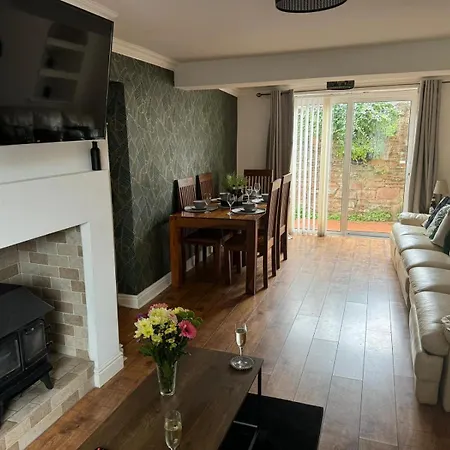 Apartmán Woodman House- 7 Bed House