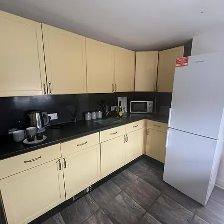Woodman House- 7 Bed House Apartmán