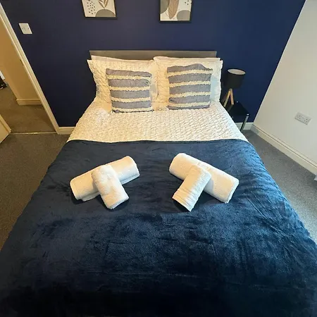 Woodman House- 7 Bed House Lejlighed