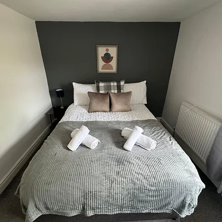Apartment Woodman House- 7 Bedrooms - Sleeps 14 *