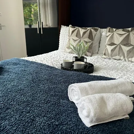 Woodman House- 7 Bedrooms - Sleeps 14