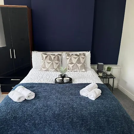 Woodman House- 7 Bed House